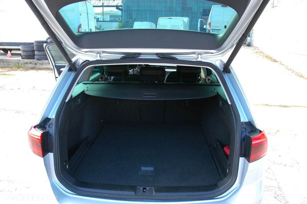 Volkswagen Passat - 18