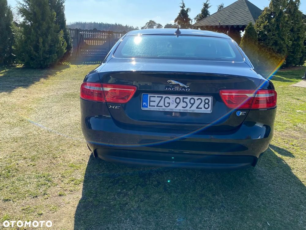 Jaguar XE - 6