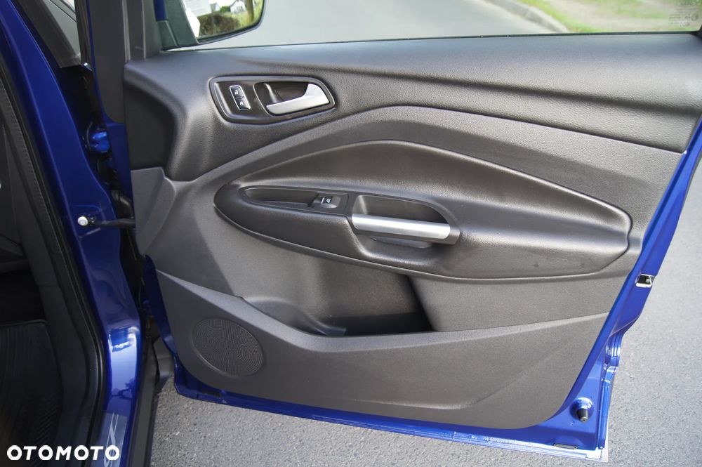 Ford Kuga 1.5 EcoBoost 2x4 Trend - 23