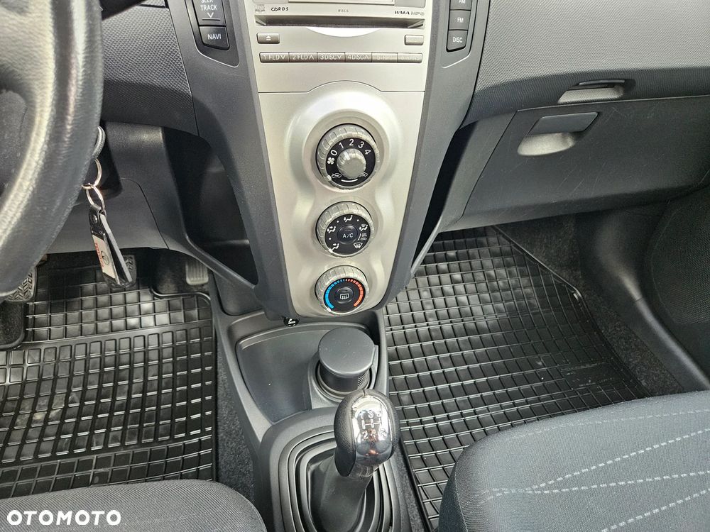Toyota Yaris 1.3 VVT-i Luna - 31