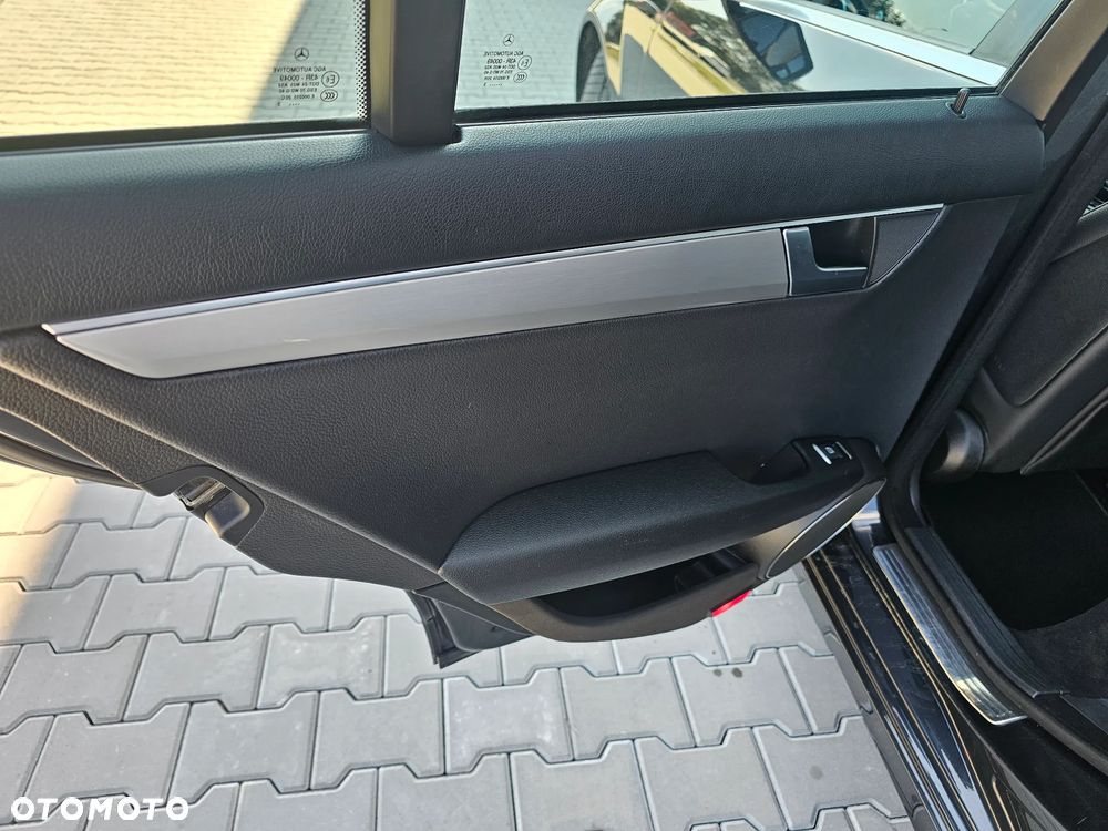 Mercedes-Benz Klasa C 180 CDI 7G-TRONIC Avantgarde Edition - 18
