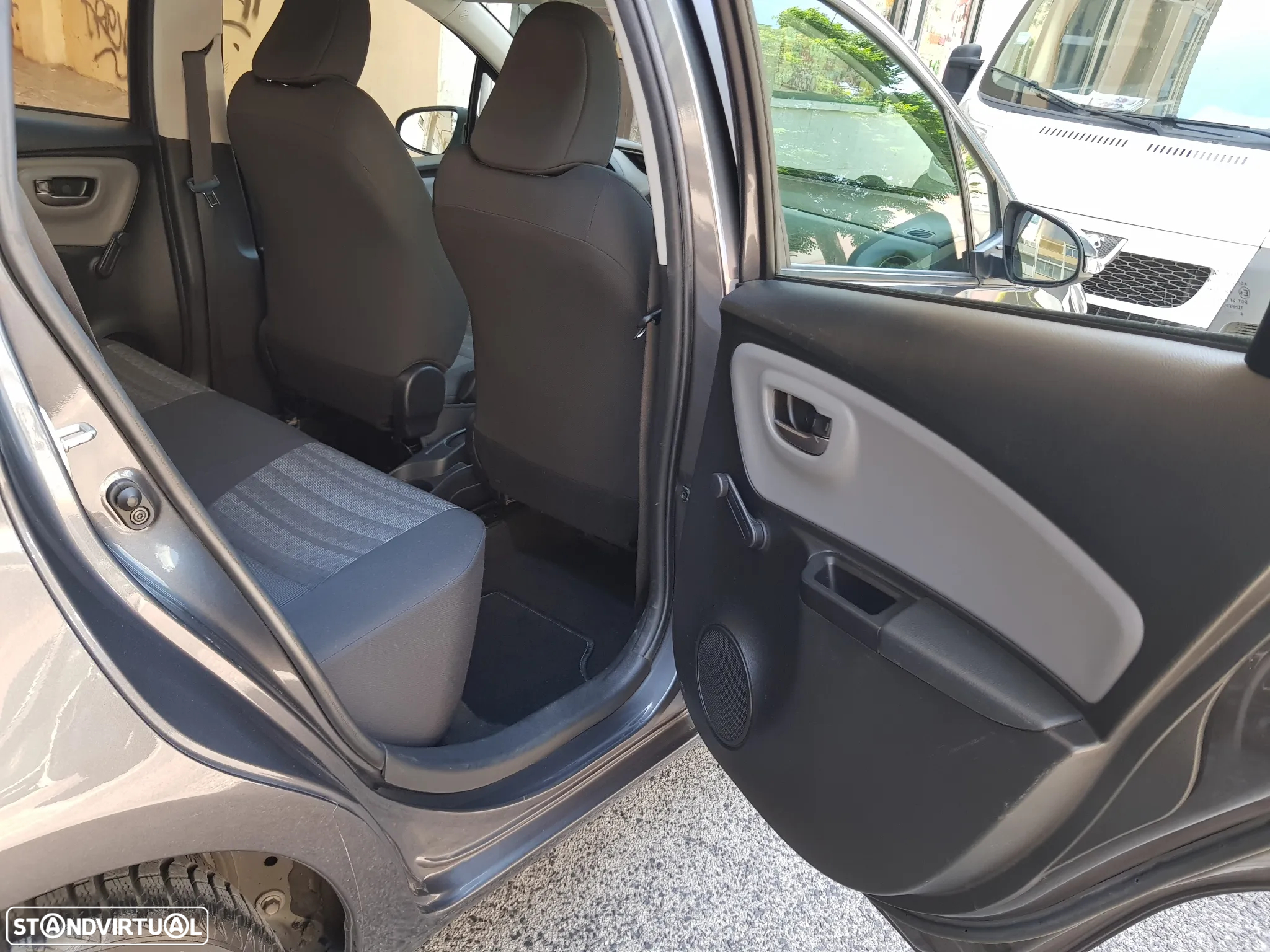 Toyota Yaris 1.4 D-4D Comfort+P.Style - 36