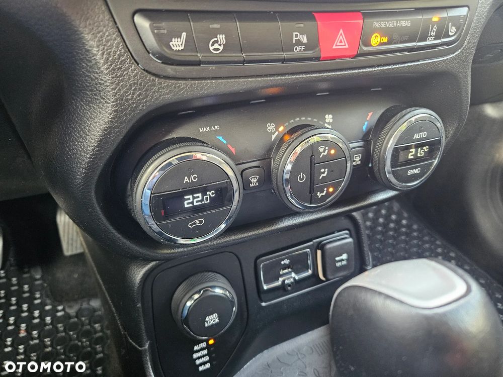 Jeep Renegade 1.4 MultiAir Limited 4WD S&S - 24