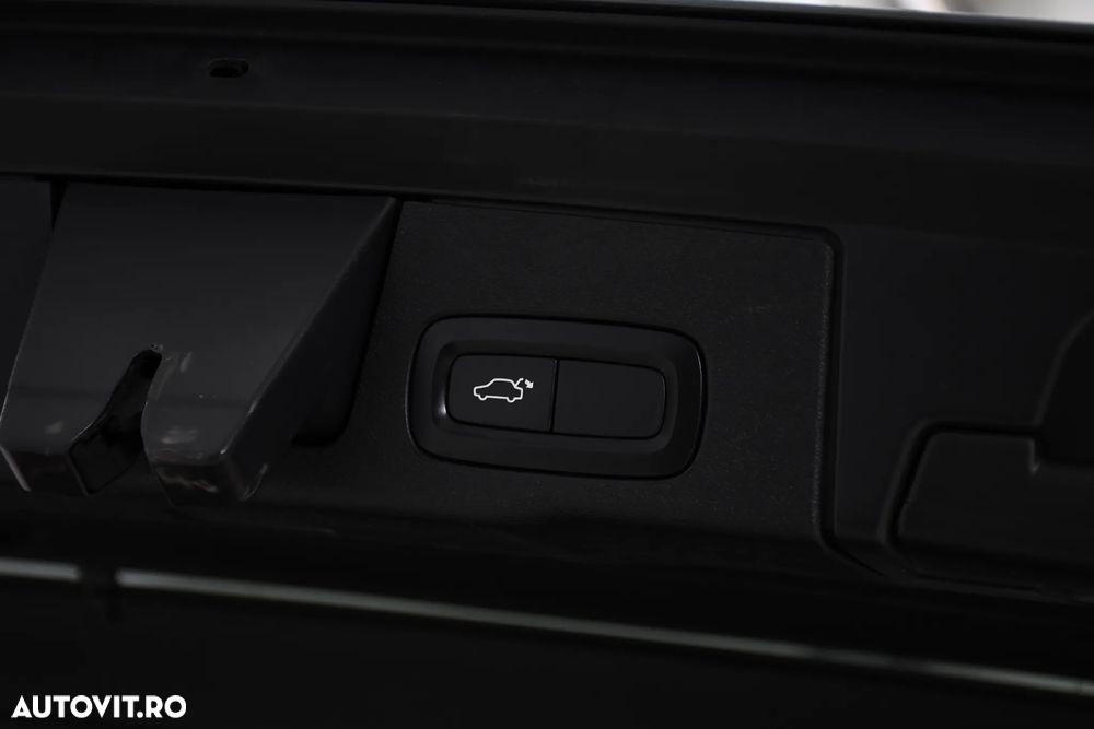 Volvo XC 60 D4 AWD Geartronic RDesign - 34