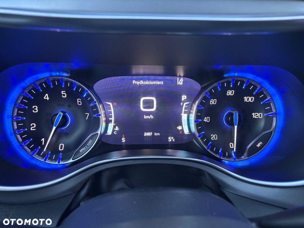 Chrysler Pacifica - 36