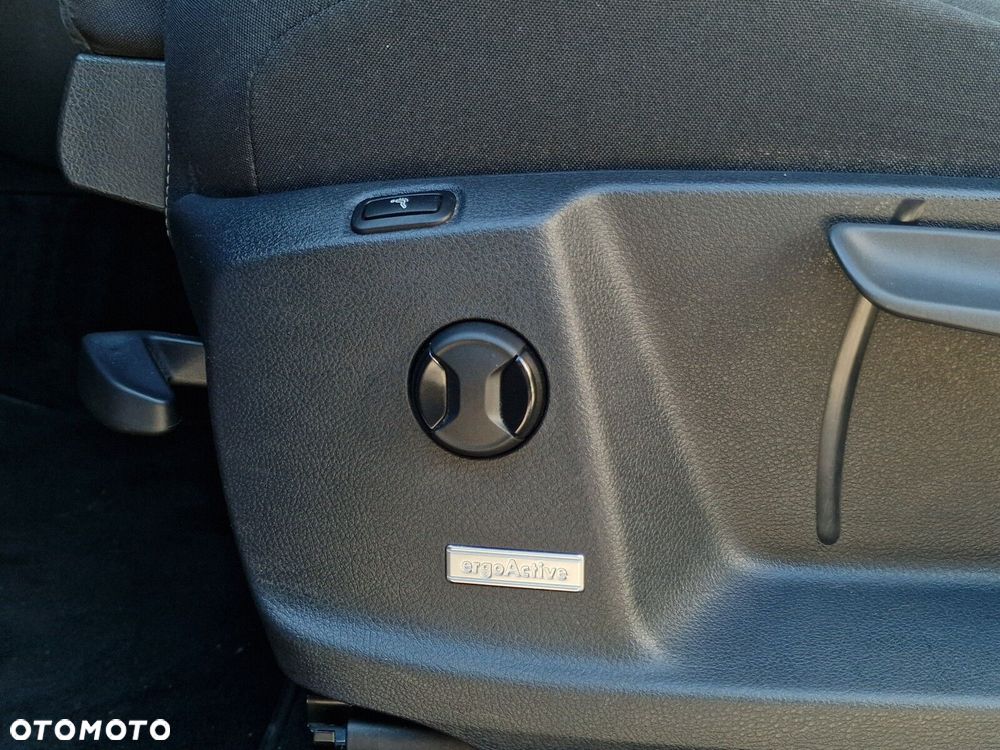 Volkswagen Touran - 27