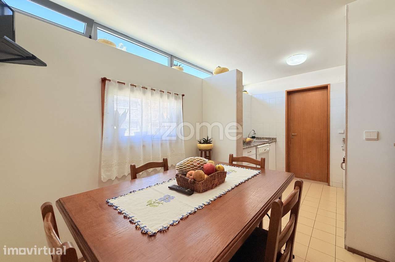 Apartamento T2 em Gondifelos | Conforto, luz natural e garagem fechada - Grande imagem: 5/21