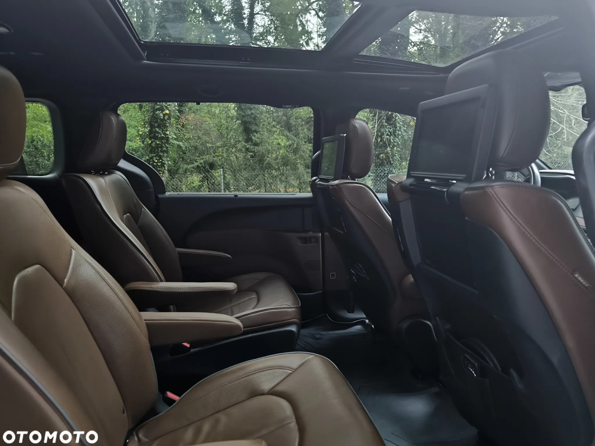 Chrysler Pacifica - 16