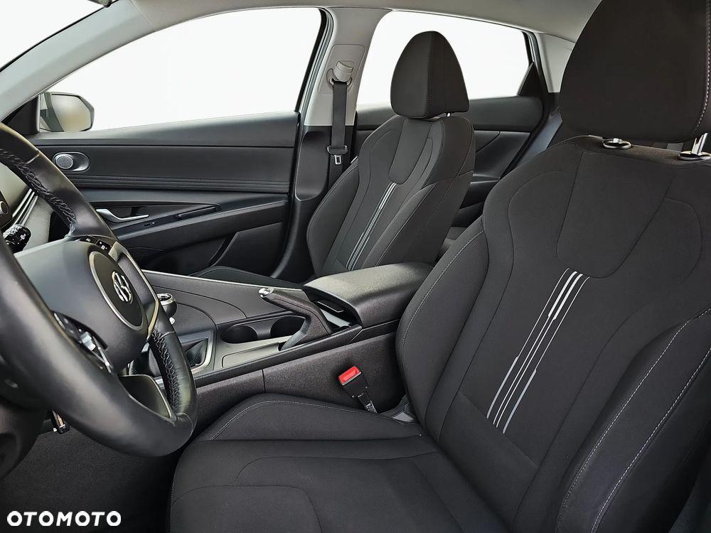 Hyundai Elantra 1.6 Smart - 12