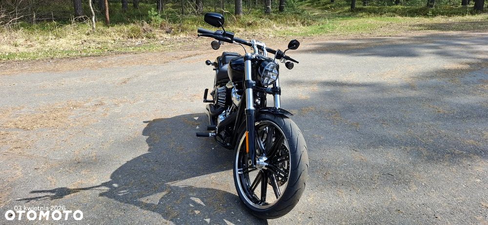 Harley-Davidson Softail Breakout - 10