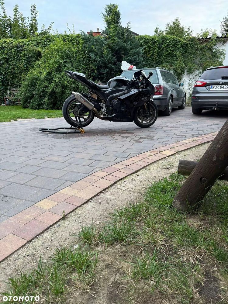 Suzuki GSX-R - 10