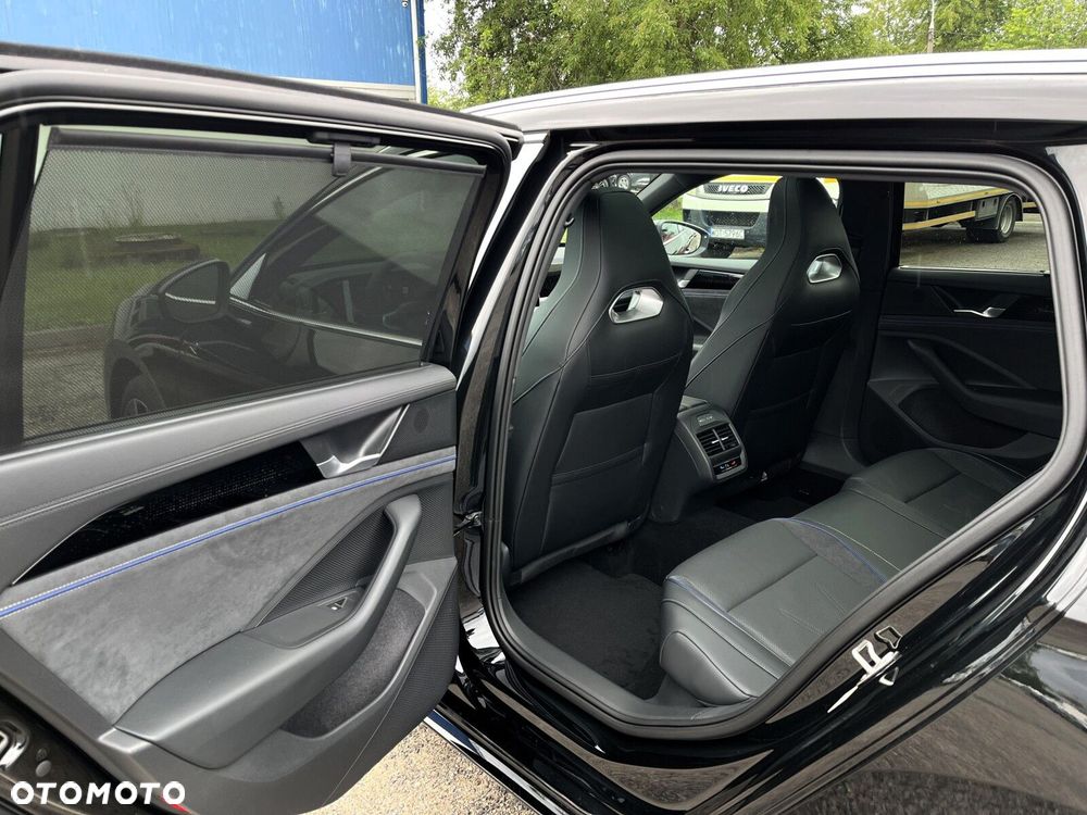 Volkswagen Passat Variant 2.0 TDI SCR R-Line Plus DSG - 31
