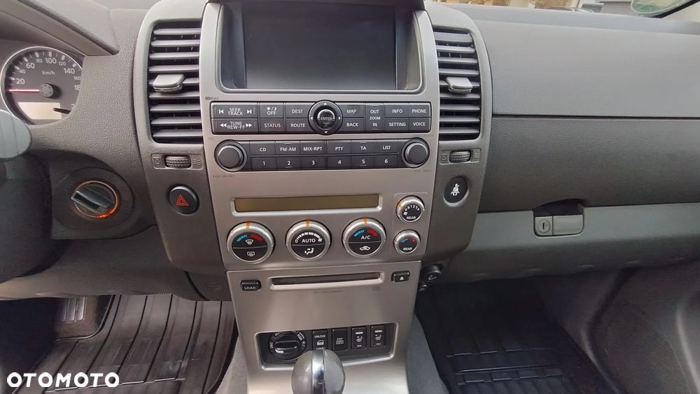 Nissan Pathfinder 2.5 dCi Premium - 32