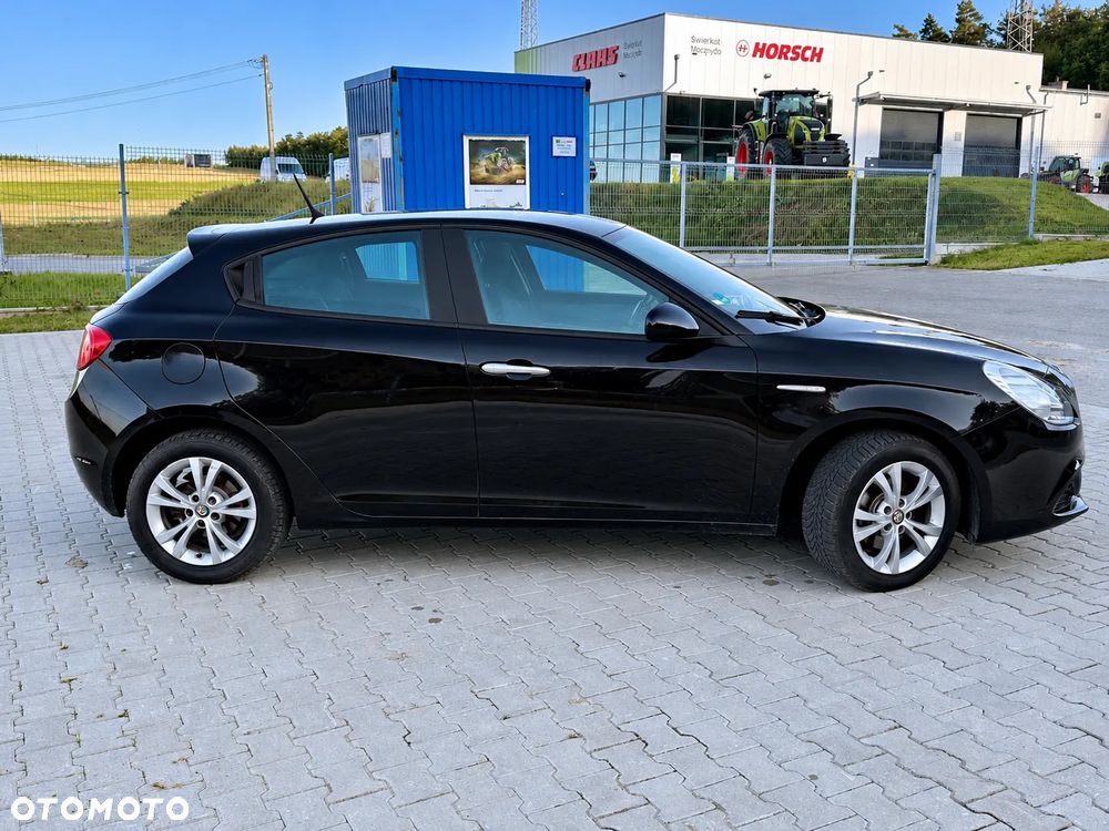 Alfa Romeo Giulietta 2010 photo 2
