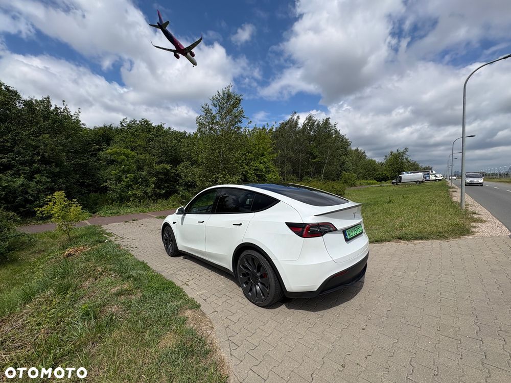 Tesla Model Y Performance AWD - 22