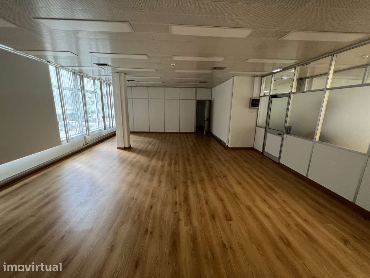 Sala de Escritórios 6101, em Setúbal de 74m2 - 11€/m2 - Grande imagem: 2/12