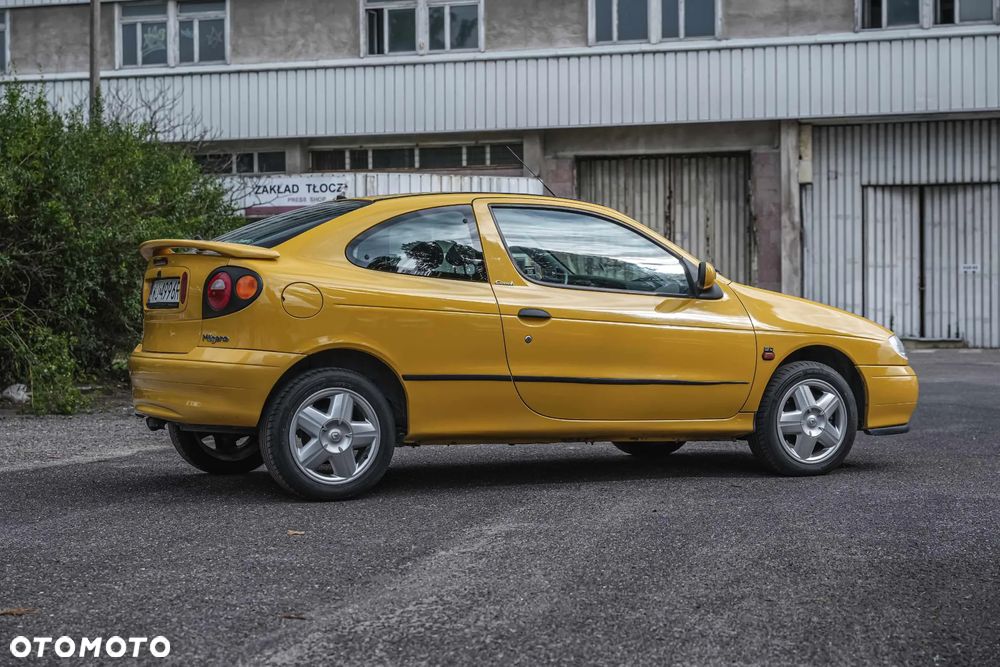 Renault Megane Coach 2.0 - 19