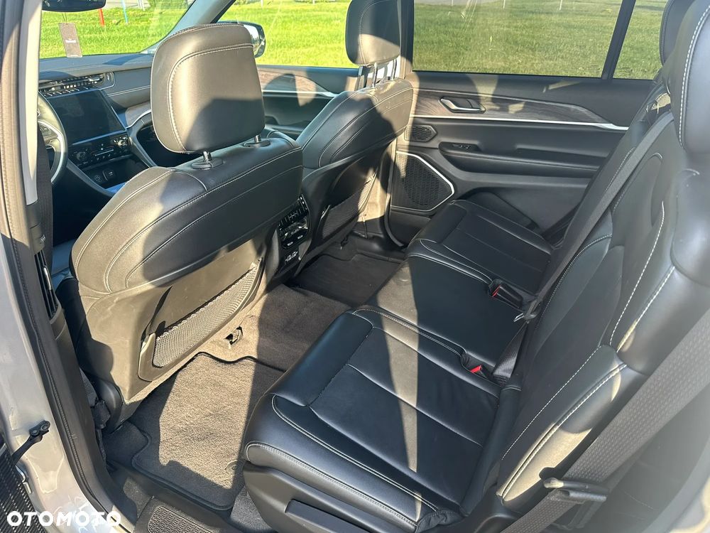 Jeep Grand Cherokee - 12