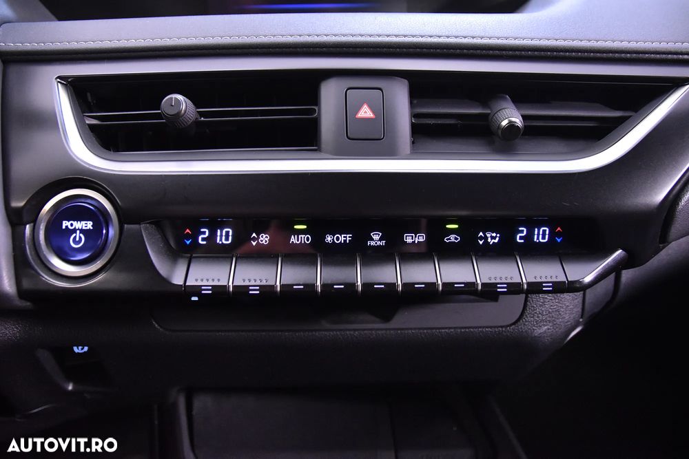 Lexus UX - 18