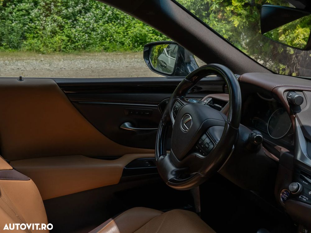 Lexus Seria ES 300h 2.5 TNGA HV 25H- 4X2 CVT Executive - 15