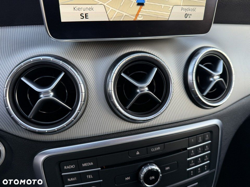 Mercedes-Benz CLA 180 AMG Line - 25