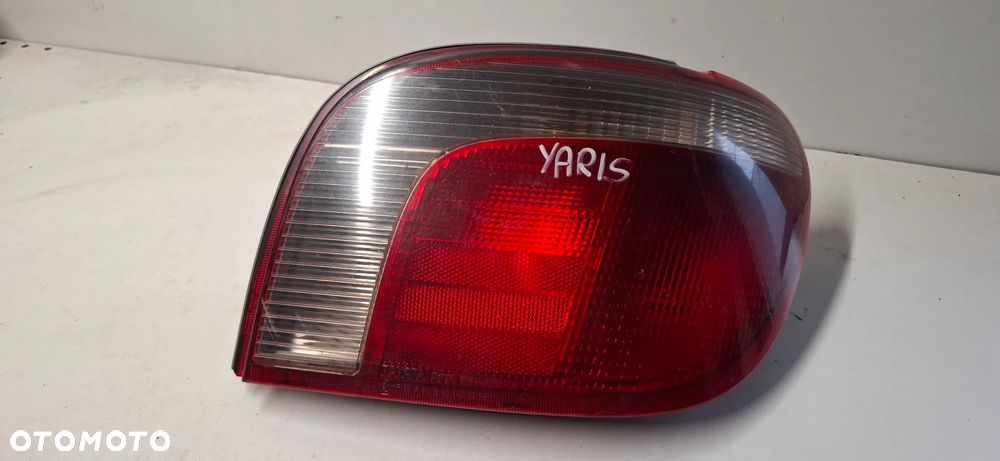 TYLNA PRAWA LAMPA TOYOTA YARIS I EUROPA LAMPA PRAWY TYŁ