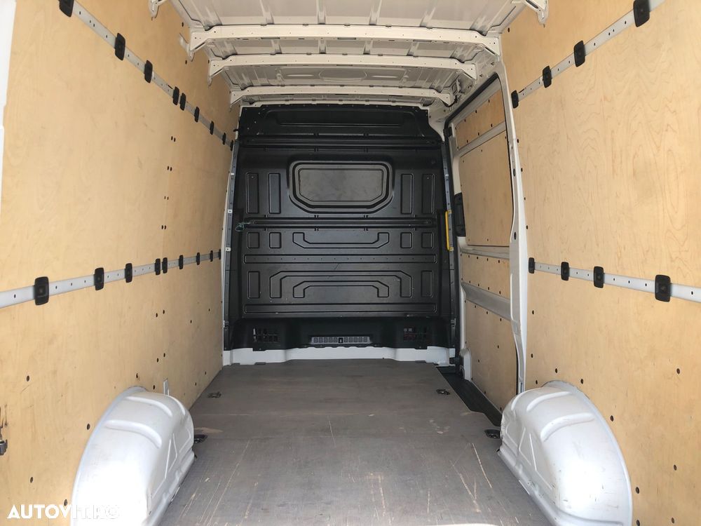 Volkswagen Crafter - 12