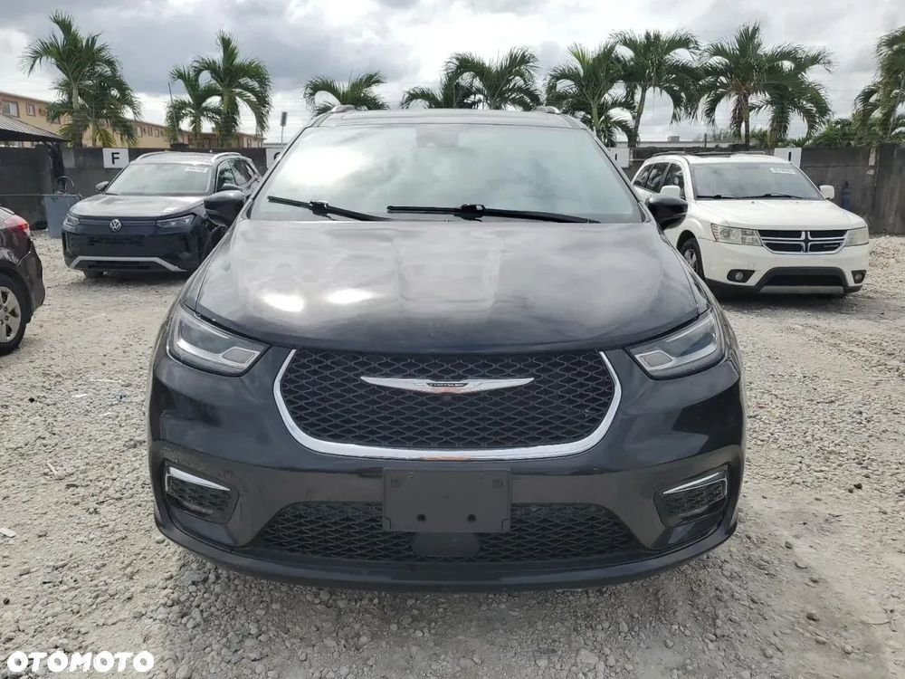 Chrysler Pacifica - 5