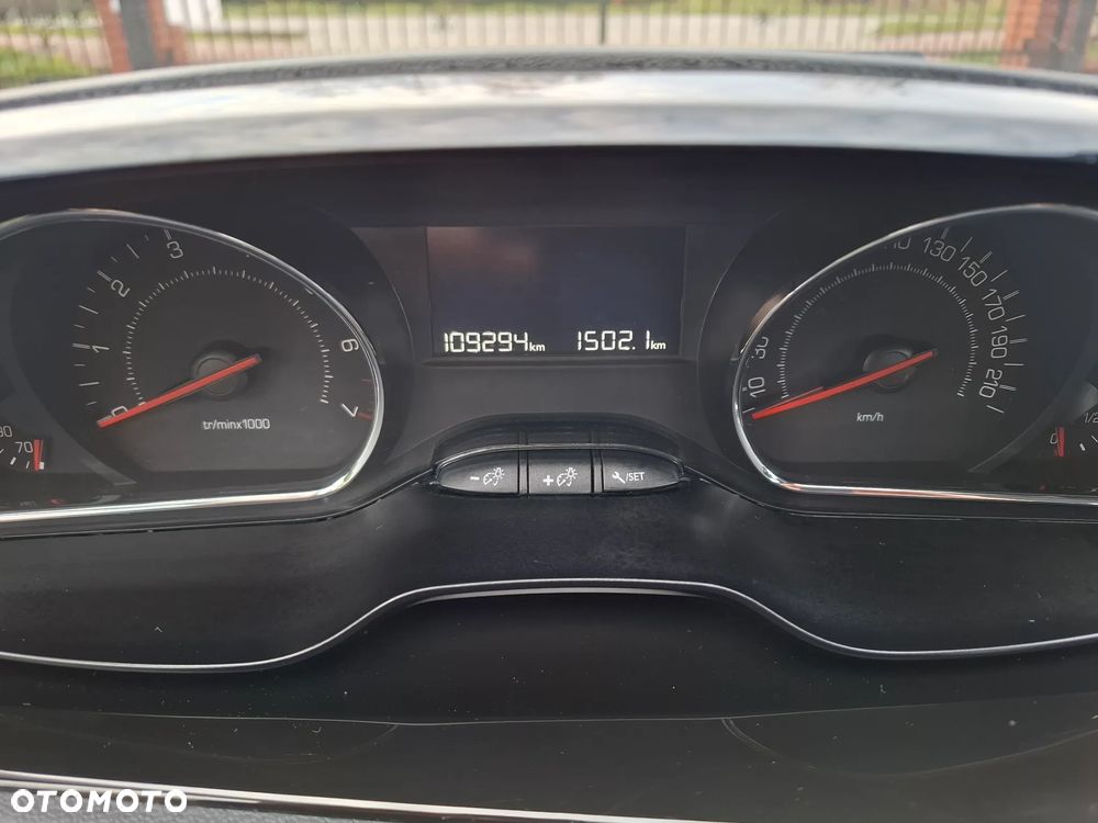 Peugeot 208 82 VTI Style - 16