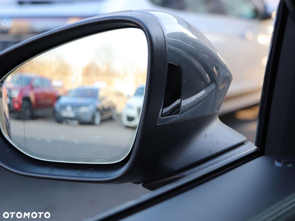 Volkswagen Passat - 19