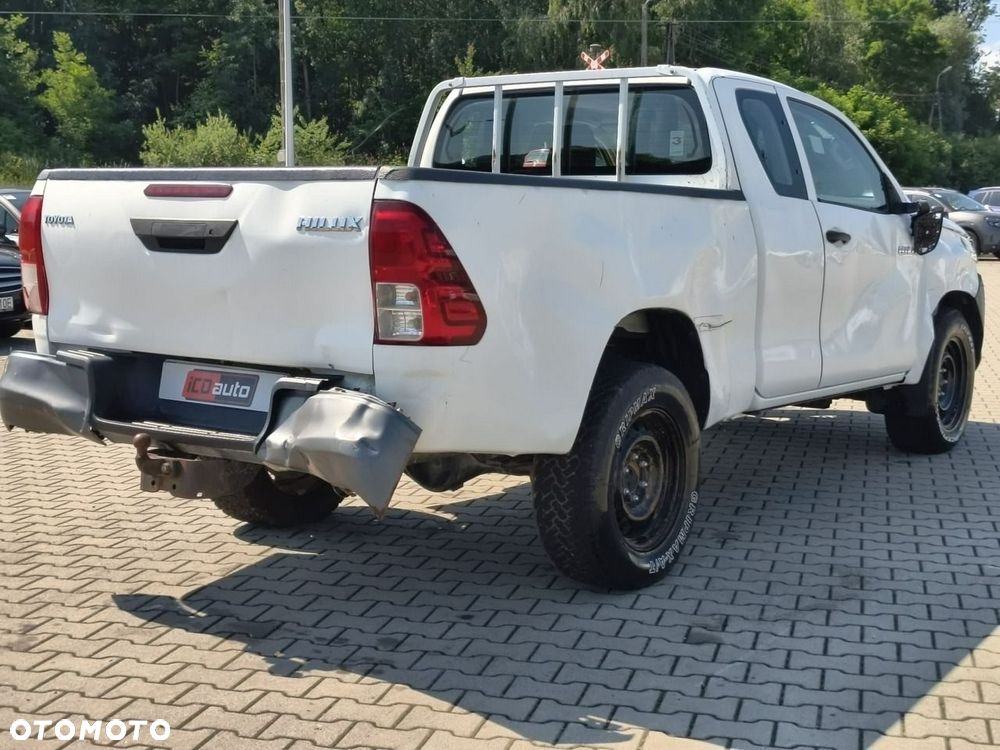 Toyota Hilux - 30