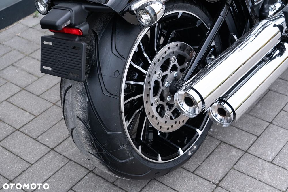 Harley-Davidson Softail Breakout - 12