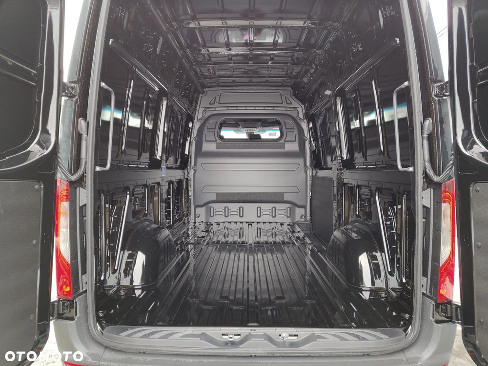 Mercedes-Benz Sprinter - 11
