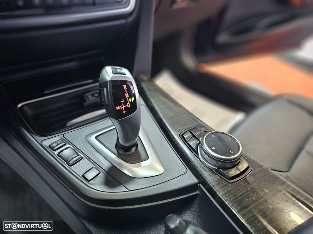 BMW 320 d Pack M Auto - 19