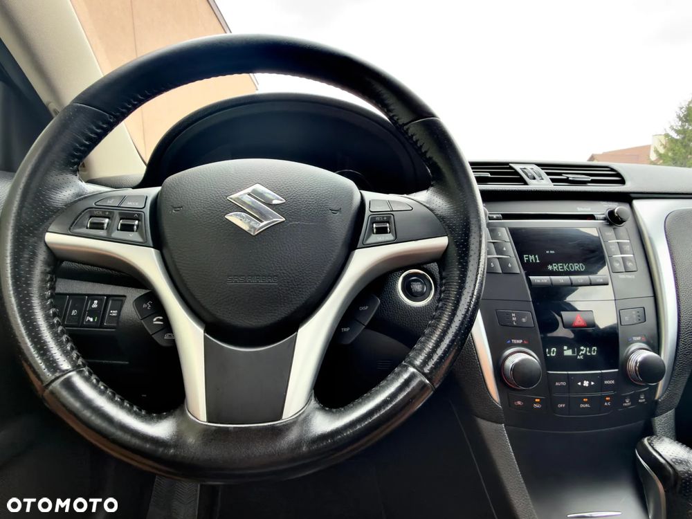 Suzuki Kizashi 2.4 4x4 CVT Sport - 30