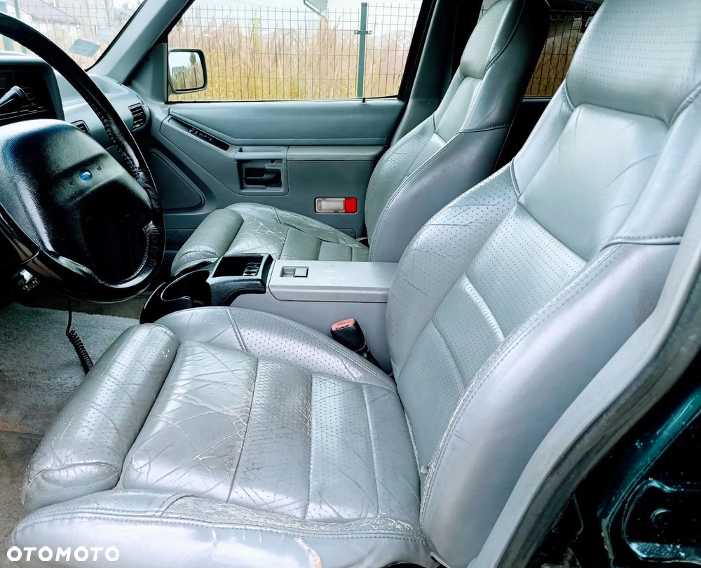 Ford Explorer Standard - 5