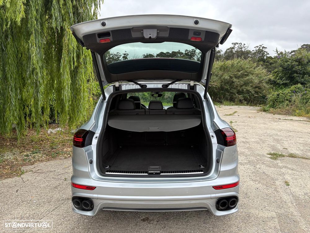 Porsche Cayenne Platinum Edition - 37