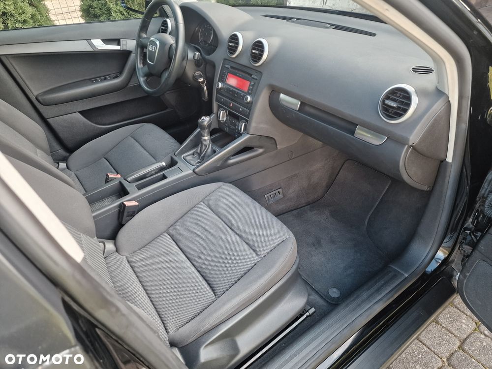 Audi A3 Sportback 1.6 Ambiente - 28