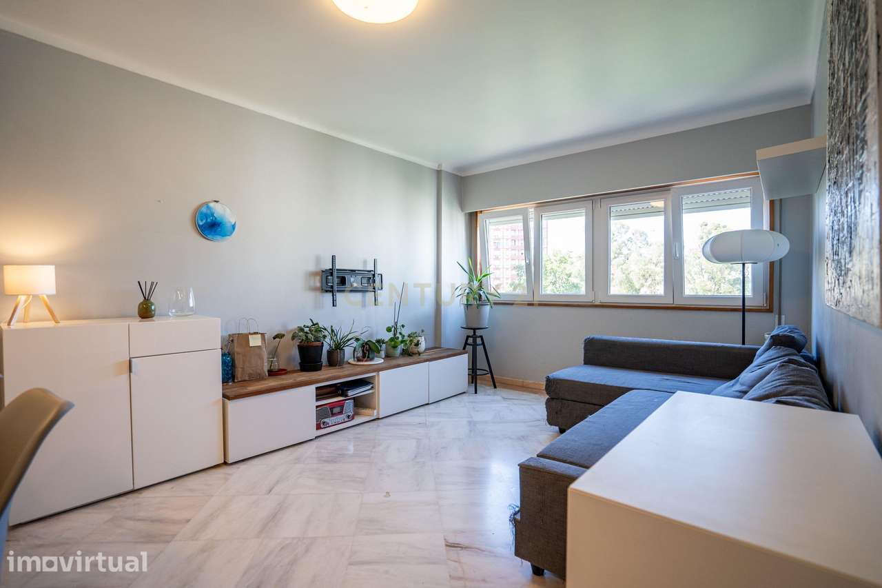 Apartamento T3 em Santo António dos Cavaleiros - Grande imagem: 2/30