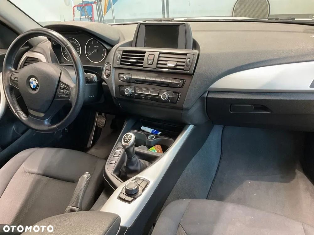 BMW Seria 1 116d DPF - 8