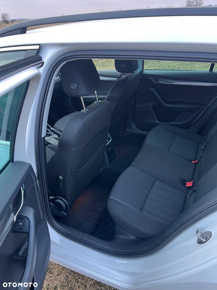 Skoda Octavia Combi 2.0 TDI DSG Style - 8