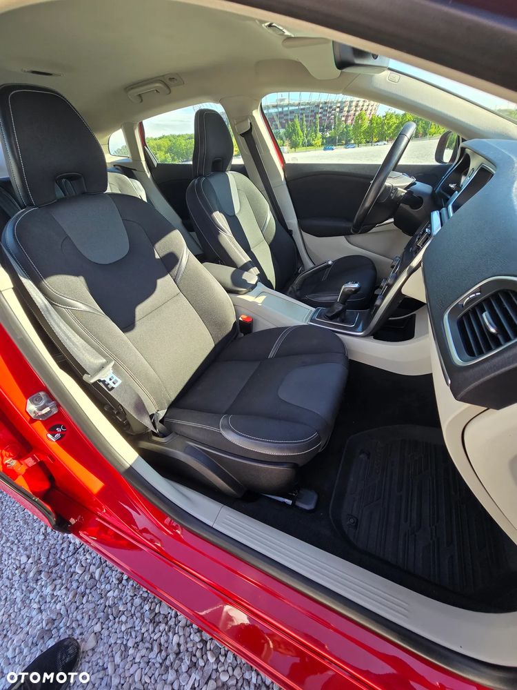Volvo V40 T2 Drive-E Momentum - 16