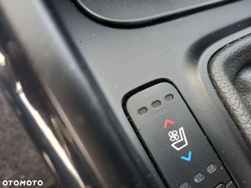 Kia Carens 1.7 CRDi XL 7os - 28