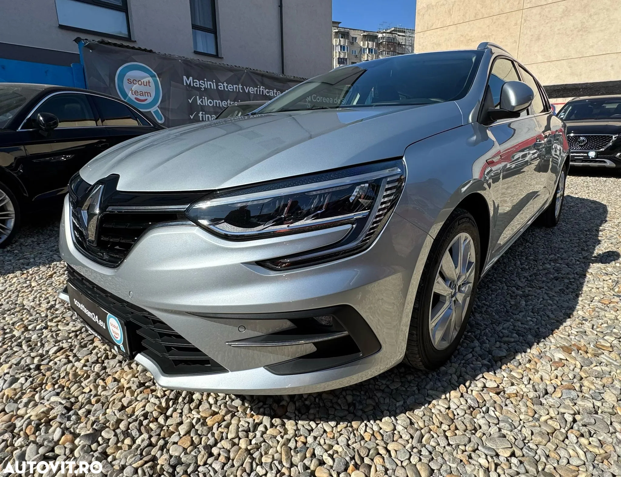 Renault Megane Grandtour E-TECH Plug-in 160 BUSINESS EDITION - 3