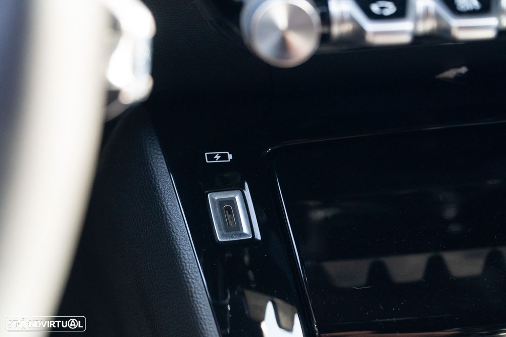 Peugeot 2008 1.2 PureTech Allure - 12