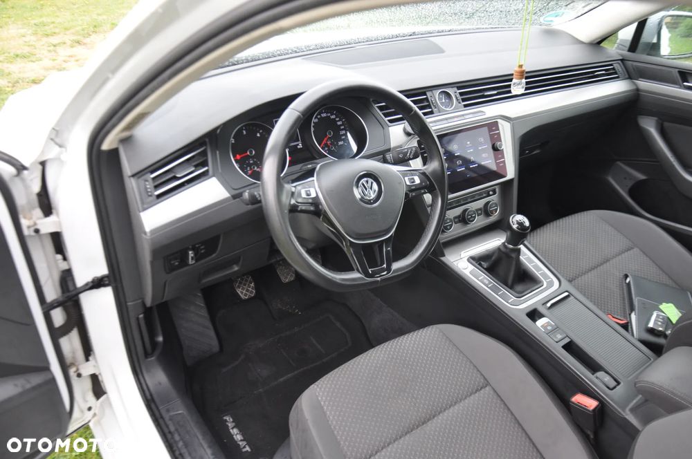 Volkswagen Passat 2.0 TDI SCR Comfortline - 21