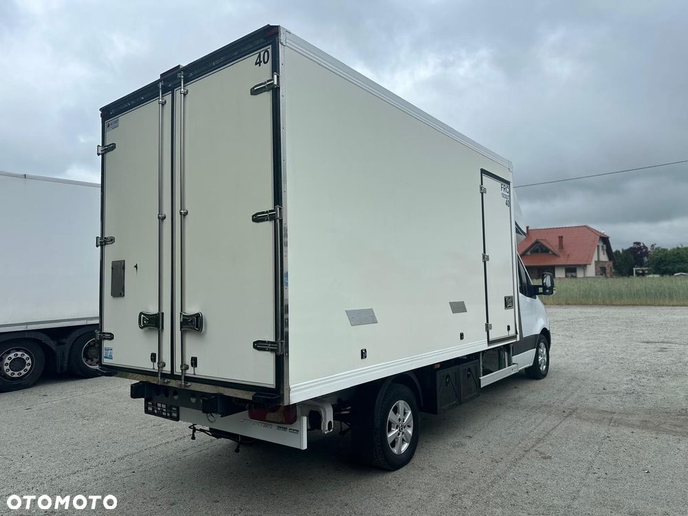 Mercedes-Benz Sprinter W907 - 2