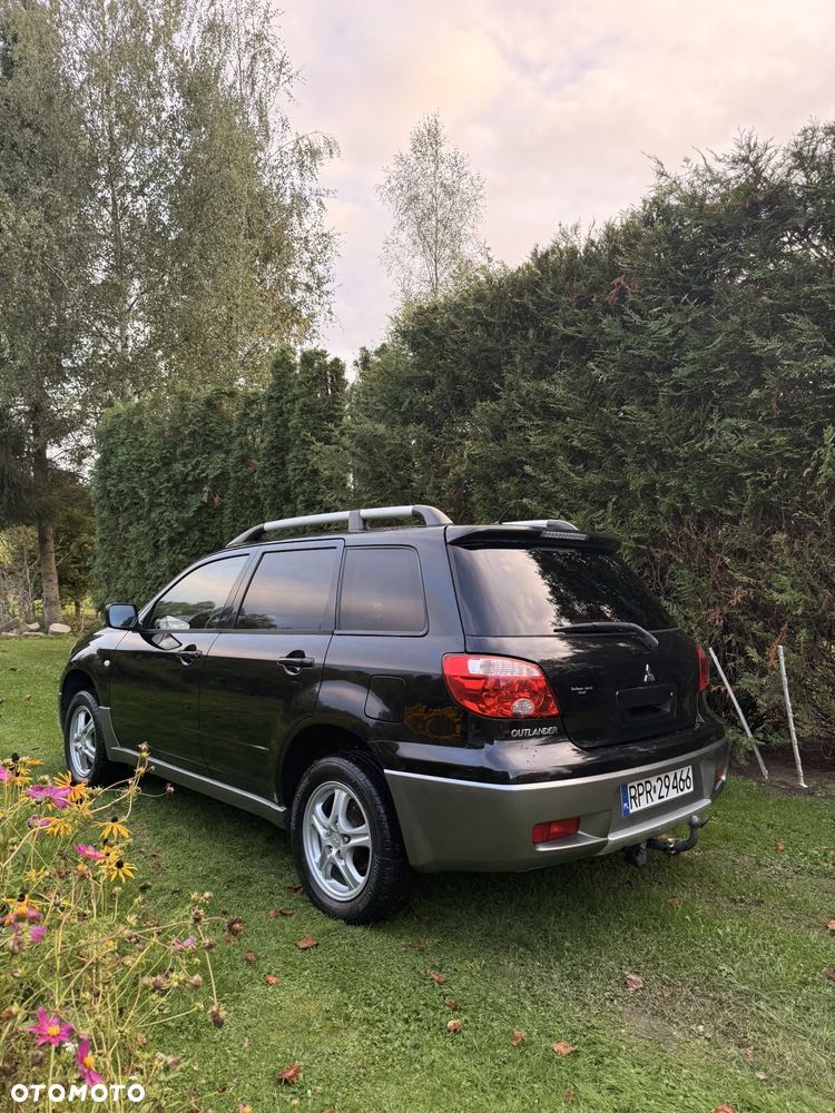 Mitsubishi Outlander 2.0 Intense DAKAR - 17