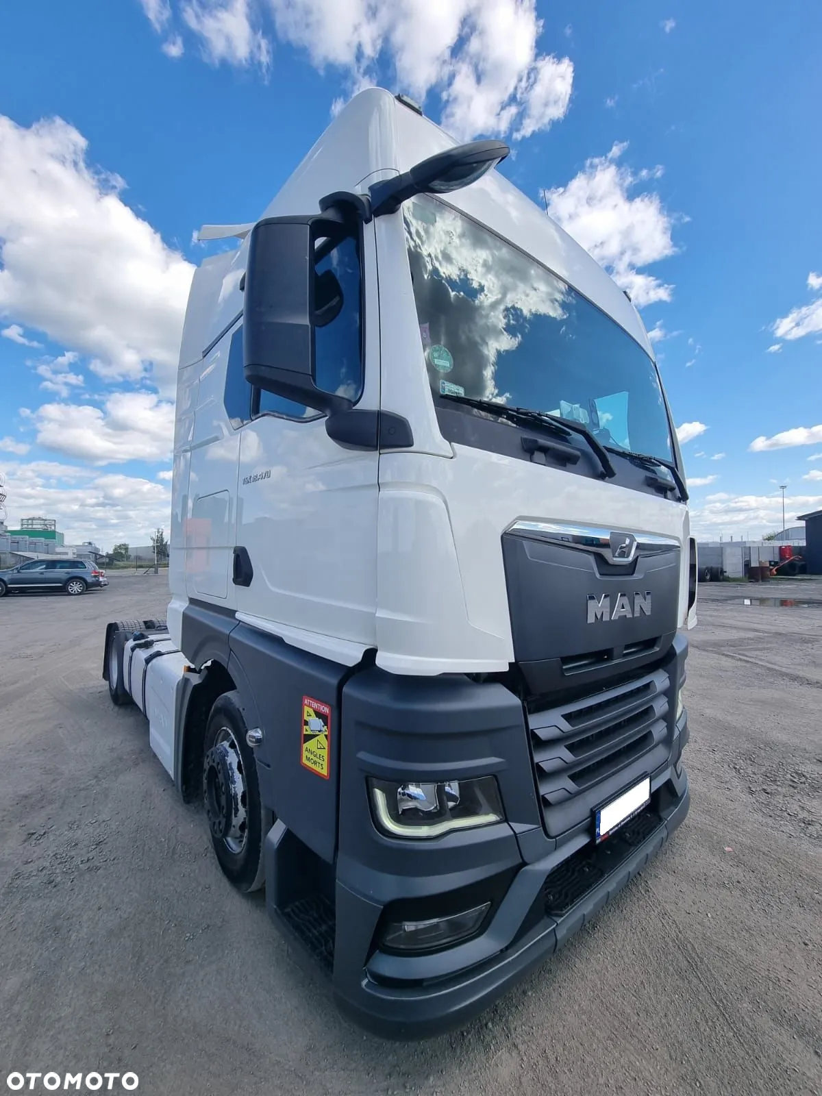 MAN TGX 18.470 LOWDECK PO KONTRAKCIE DUZA KABINA RETARDER ASYSTENT MARTWEGO POLA SALON PL AUTOMAT ZBIORNIKI 1090 LITRÓW RADAR - 9