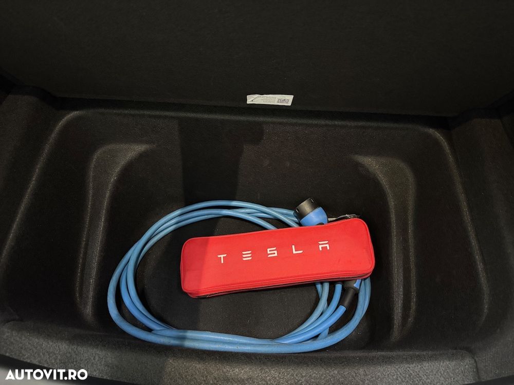Tesla Model Y - 25